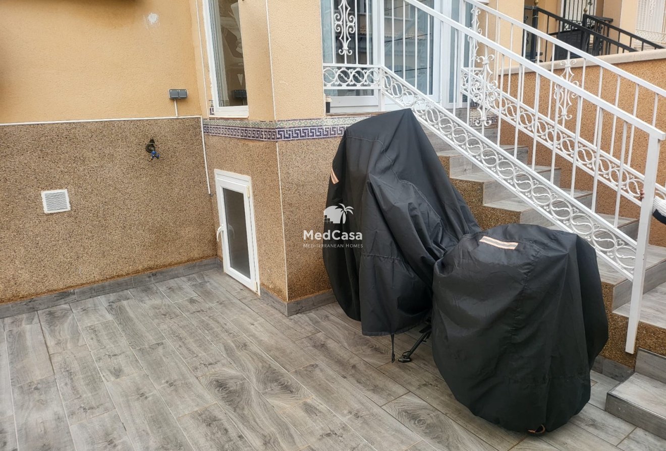 Segunda mano - Adosado esquina -
Orihuela Costa - Villamartín