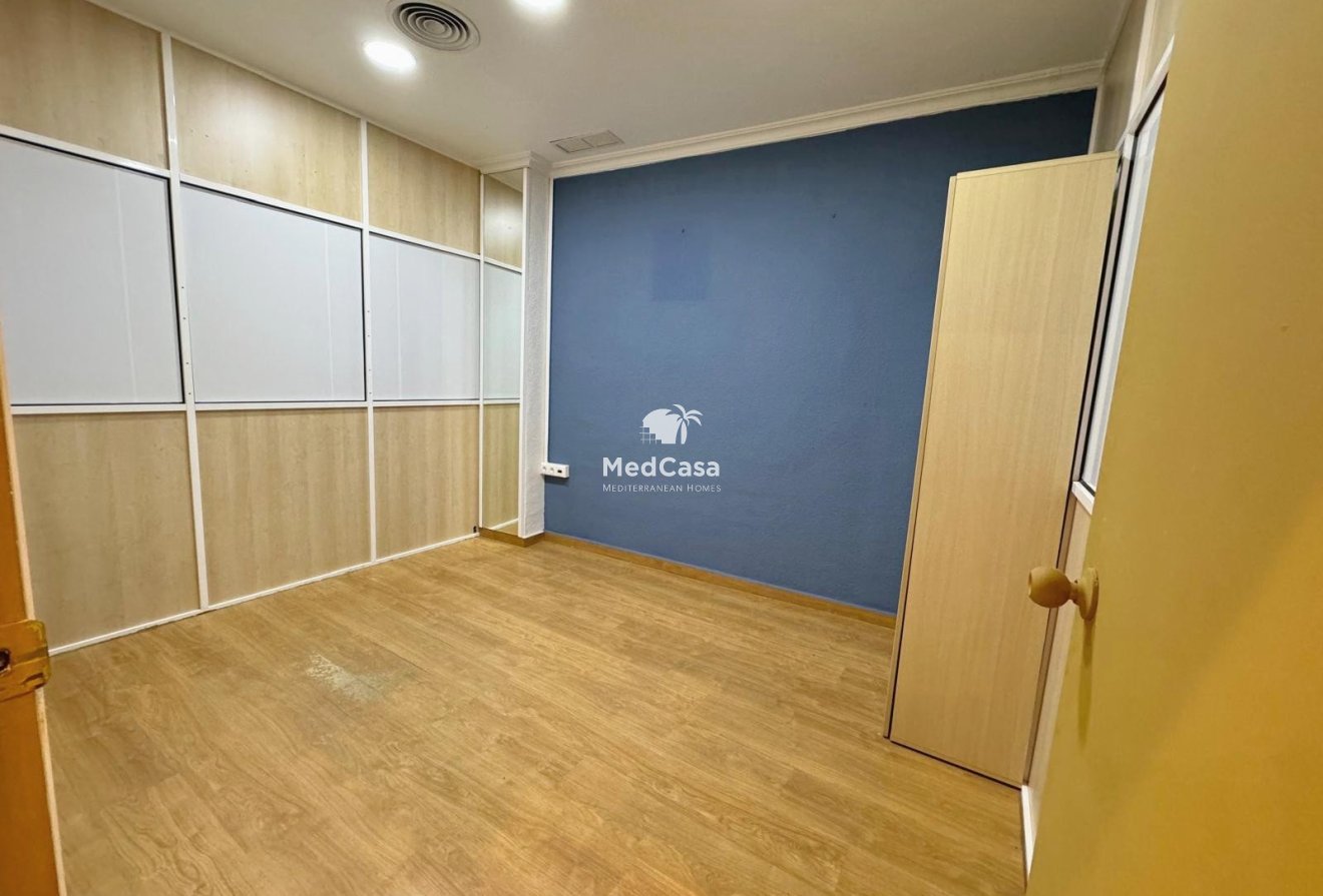 Resale - Commercial -
Guardamar del Segura - Guardamar