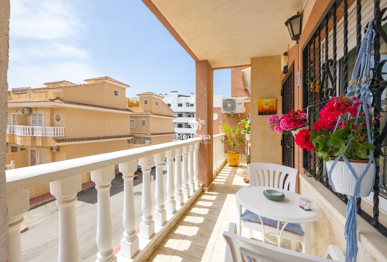 Segunda mano - Ático -
Orihuela Costa - Villamartín