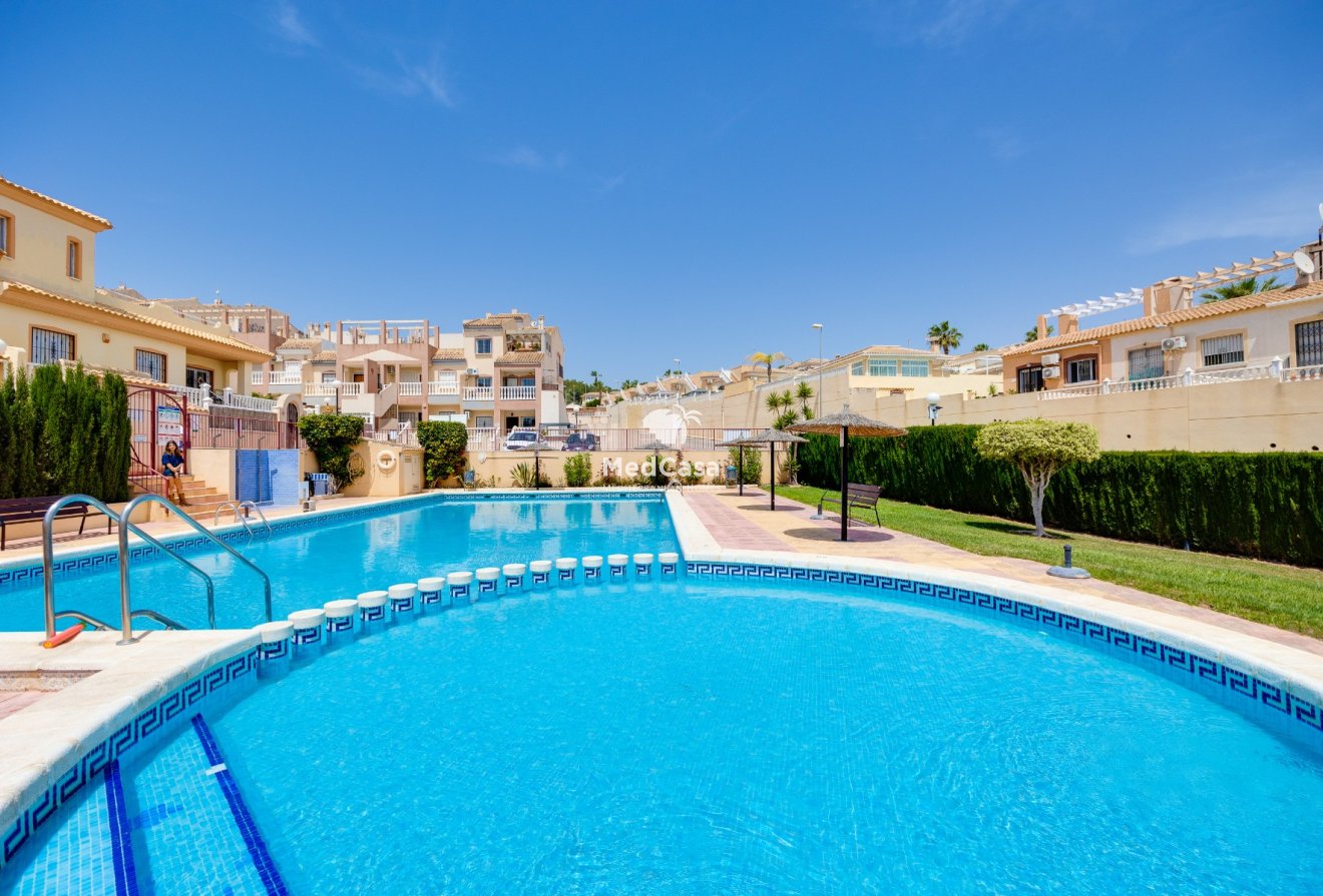 Segunda mano - Ático -
Orihuela Costa - Villamartín