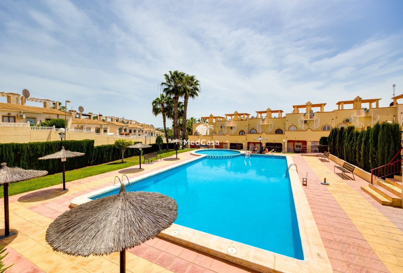 Segunda mano - Ático -
Orihuela Costa - Villamartín
