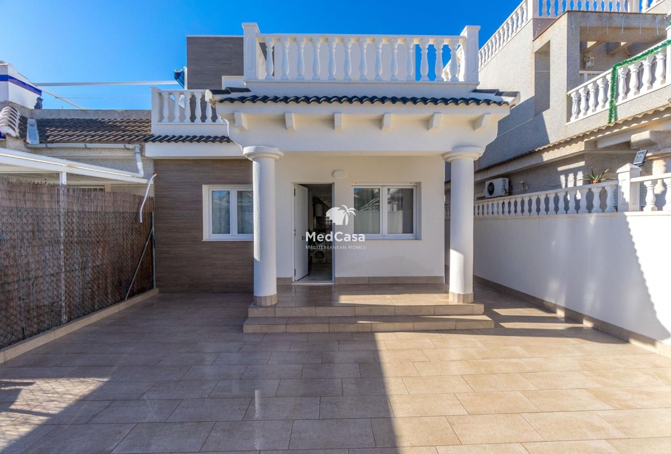 Resale - Villa -
Torrevieja - El chaparral