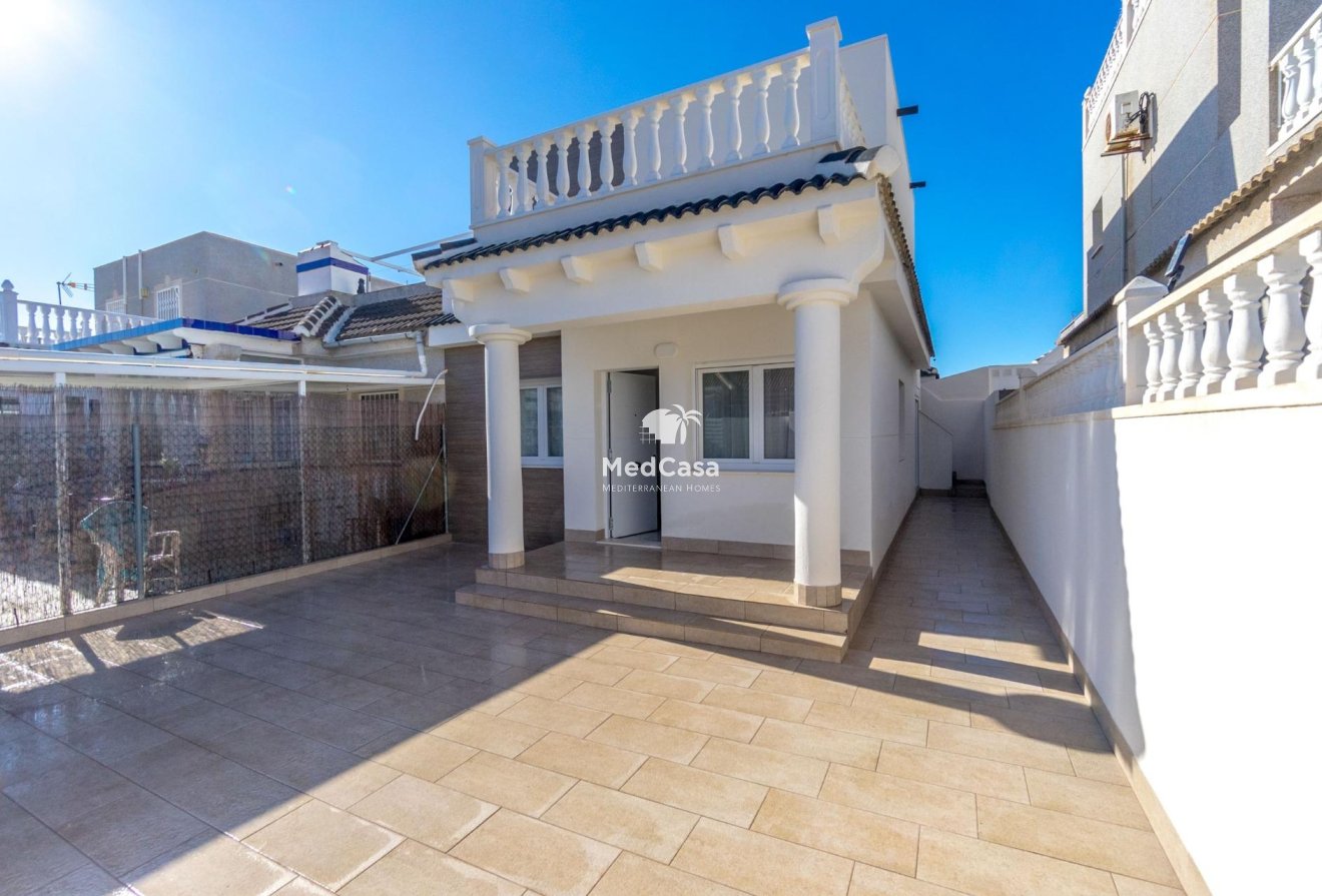 Resale - Villa -
Torrevieja - El chaparral