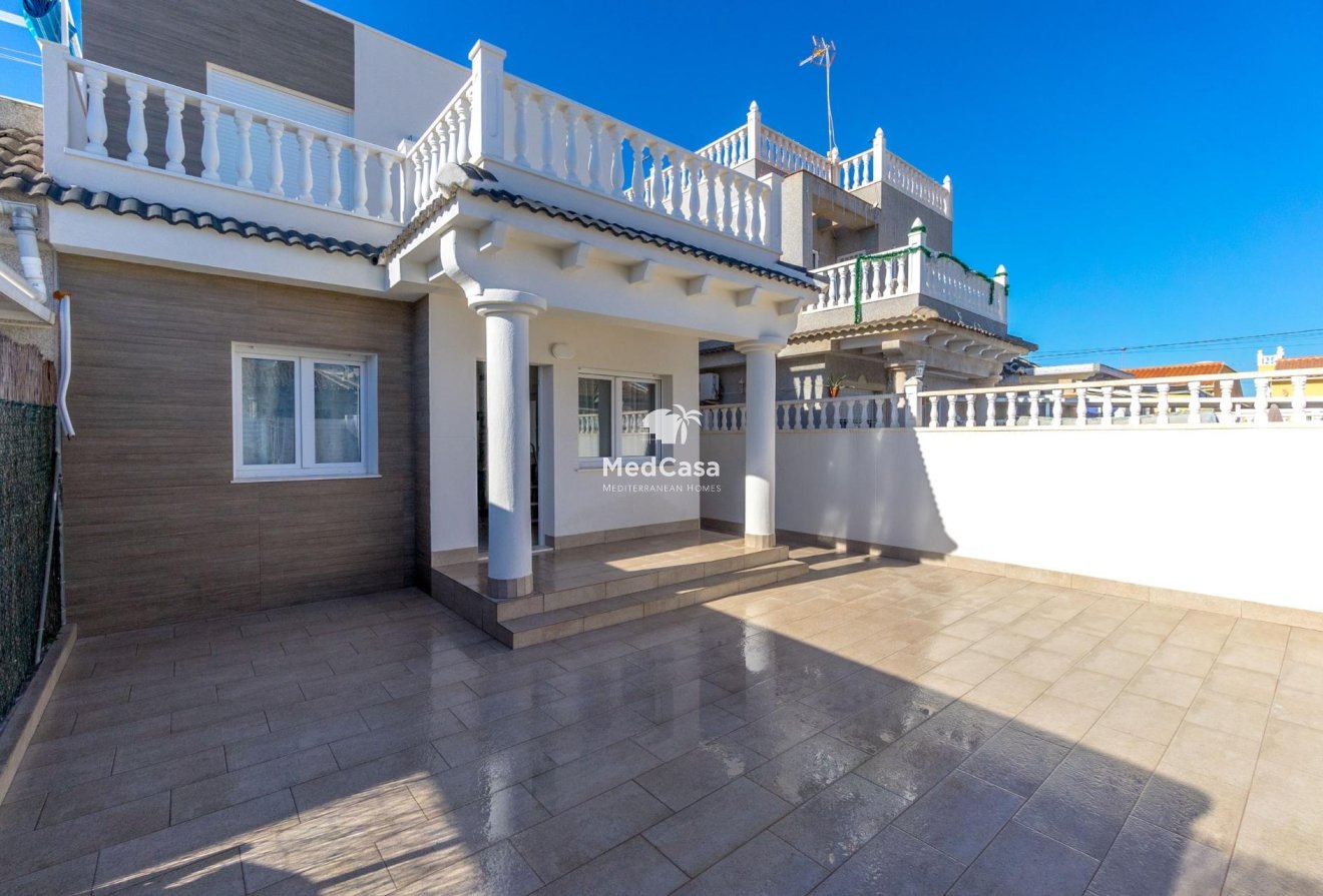 Resale - Villa -
Torrevieja - El chaparral