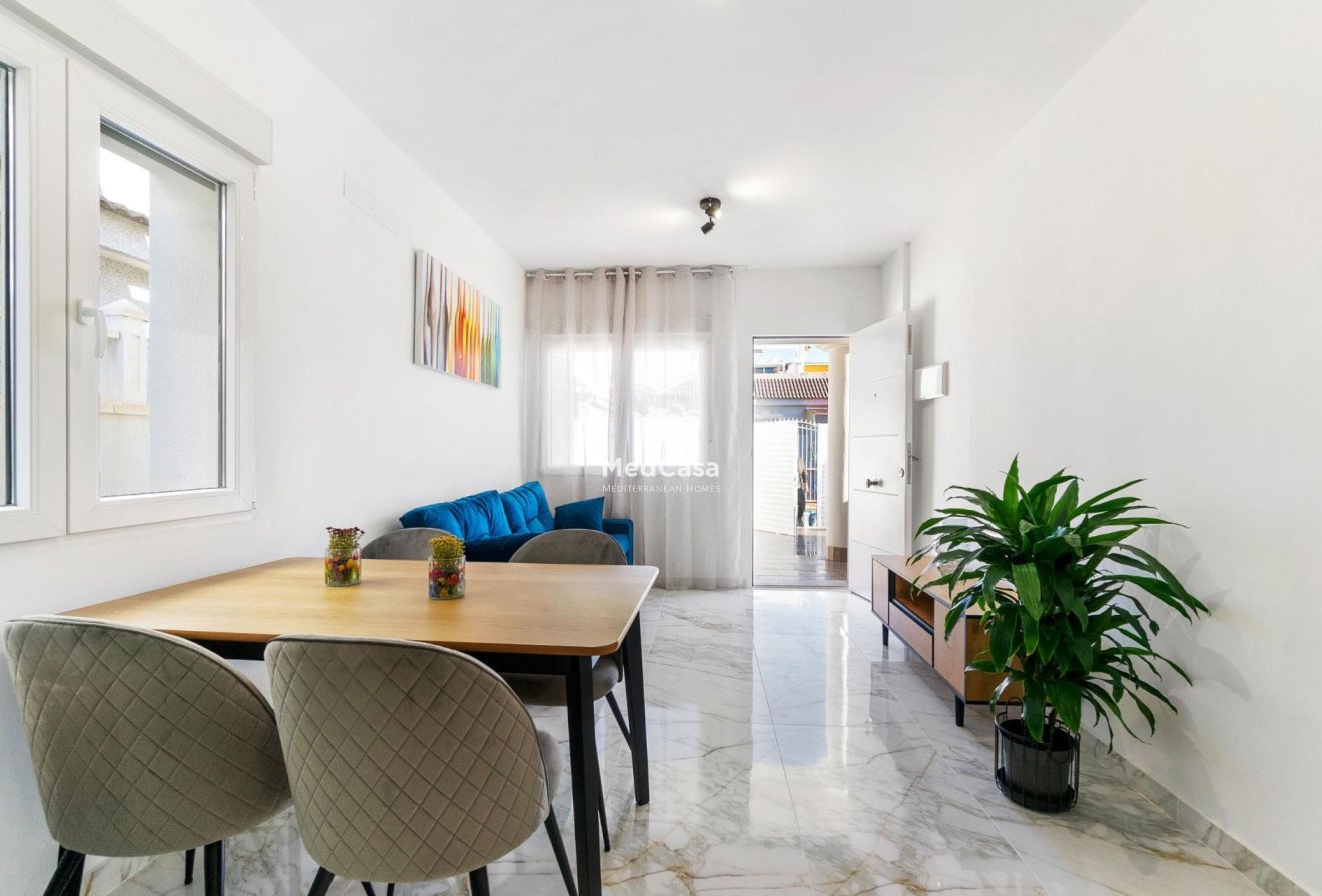 Resale - Villa -
Torrevieja - El chaparral