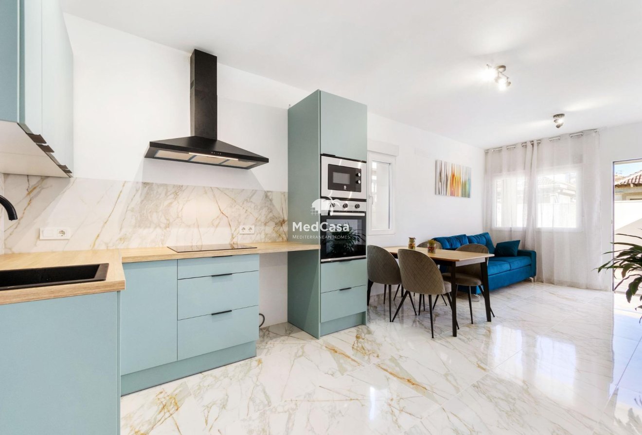 Resale - Villa -
Torrevieja - El chaparral