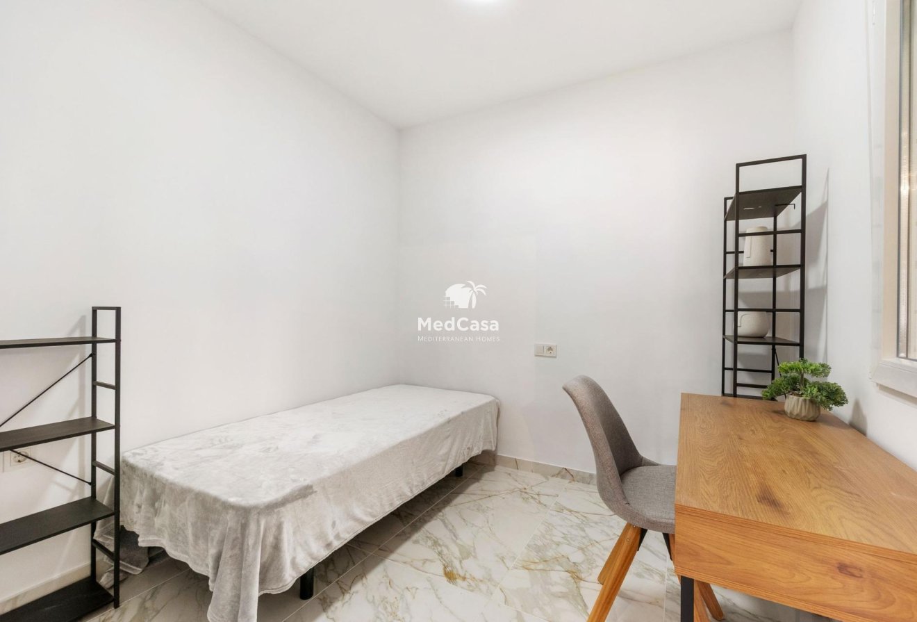 Resale - Villa -
Torrevieja - El chaparral