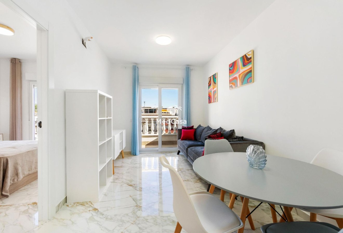 Resale - Villa -
Torrevieja - El chaparral