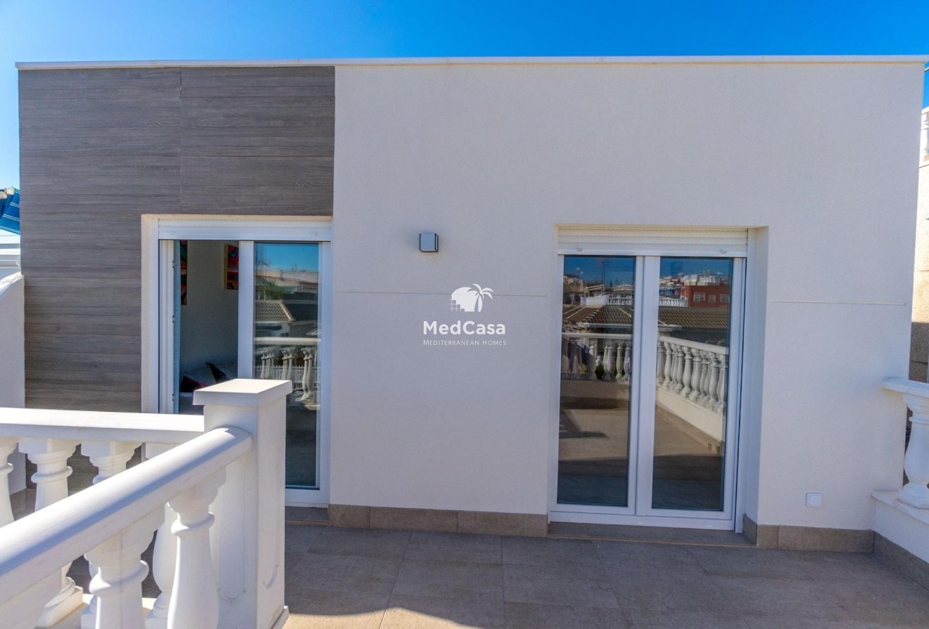Resale - Villa -
Torrevieja - El chaparral