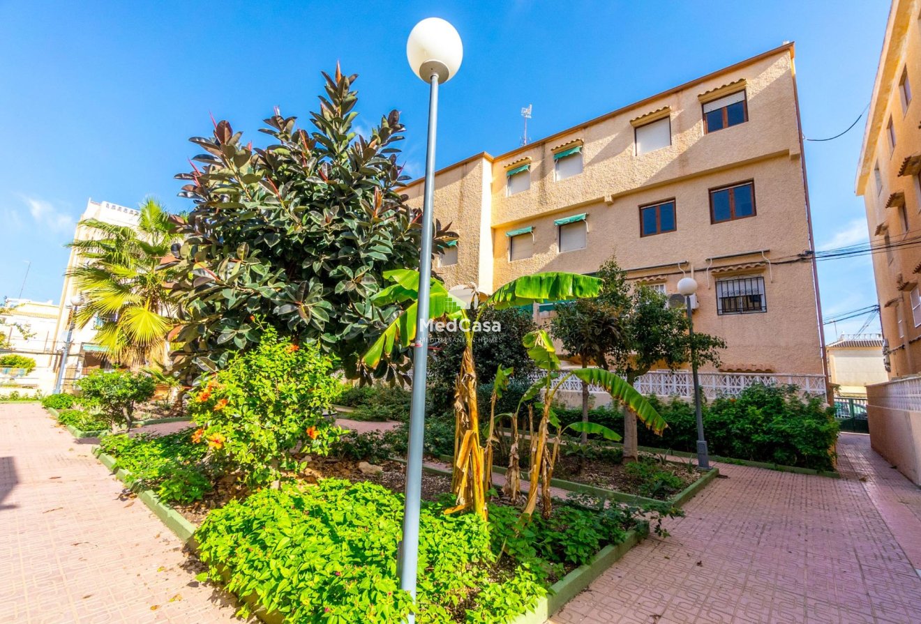Segunda mano - Apartamento -
Torrevieja - Los Europeos