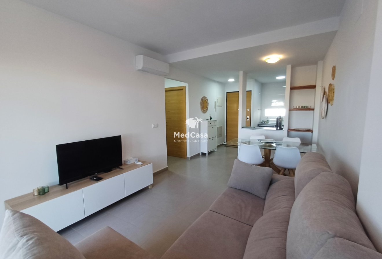 Segunda mano - Apartamento planta baja -
Roldan