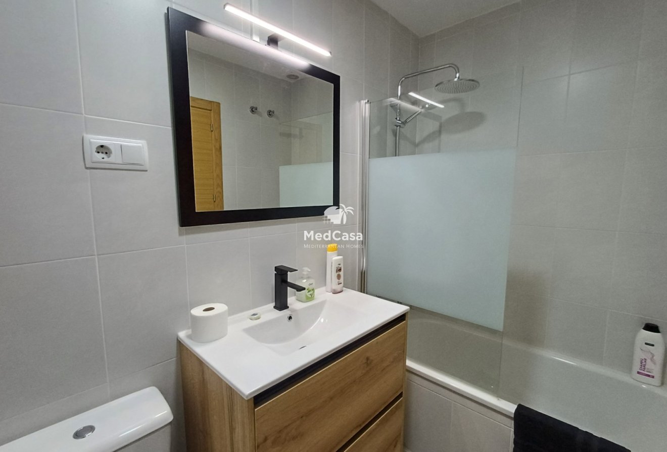 Segunda mano - Apartamento planta baja -
Roldan