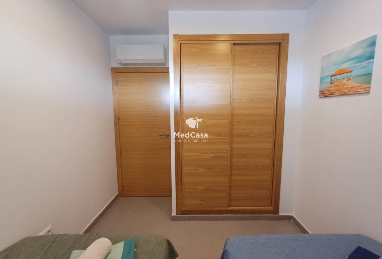 Segunda mano - Apartamento planta baja -
Roldan