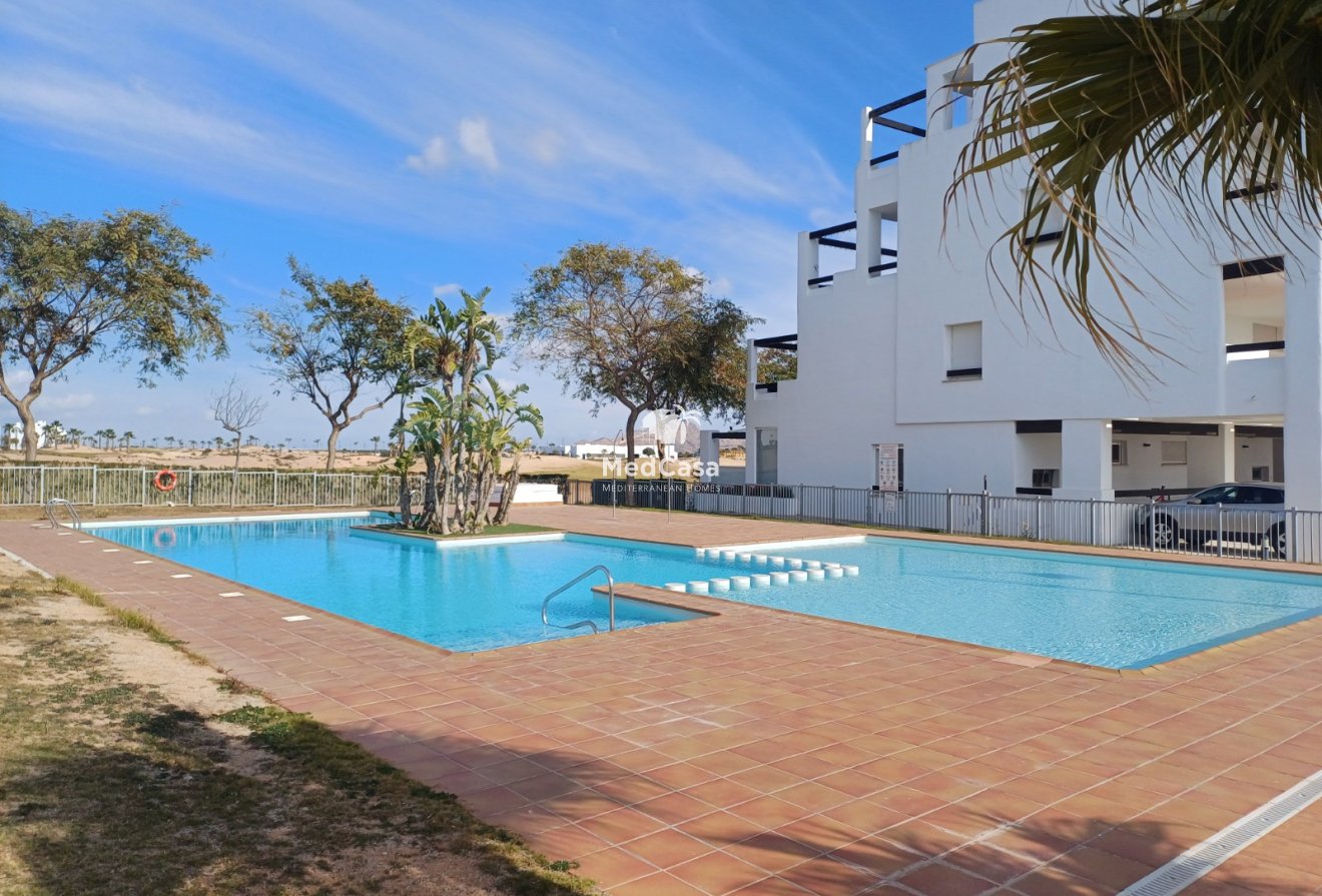 Segunda mano - Apartamento planta baja -
Roldan