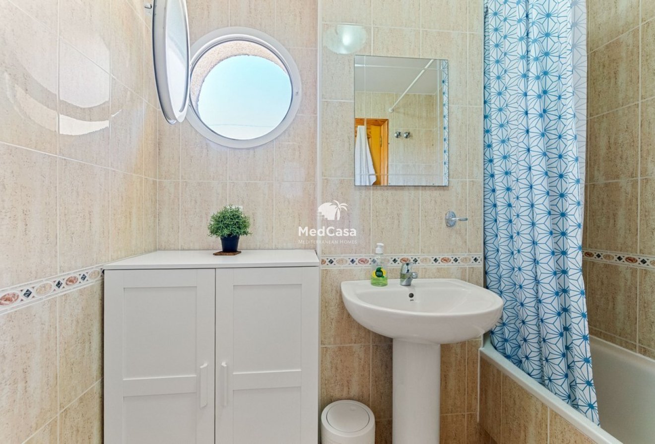 Resale - Apartment -
Orihuela Costa - Campoamor