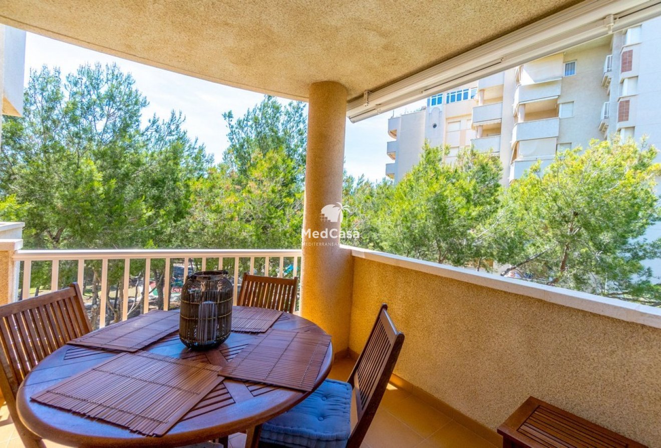 Resale - Apartment -
Orihuela Costa - Campoamor