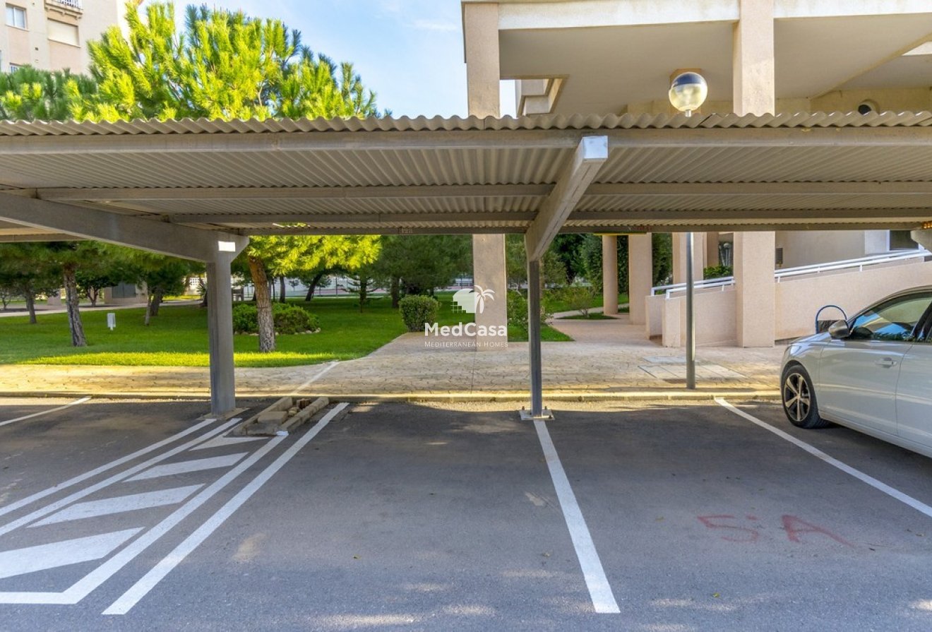 Resale - Apartment -
Orihuela Costa - Campoamor