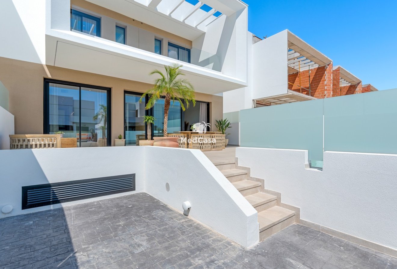 Obra nueva - Semi pareado -
Dolores