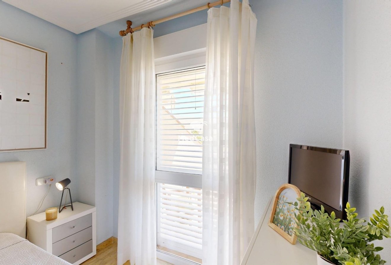 Resale - Apartment -
Orihuela Costa - Campoamor