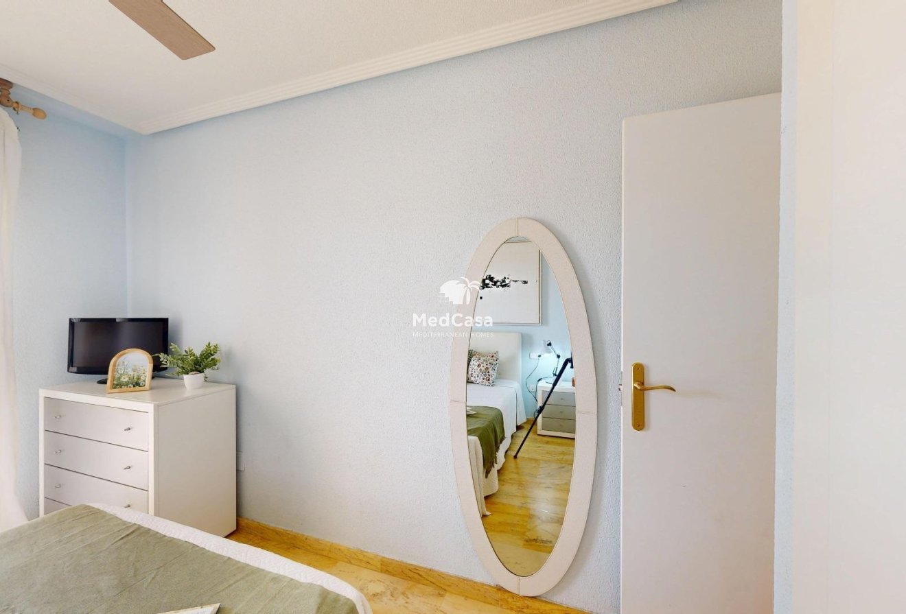 Resale - Apartment -
Orihuela Costa - Campoamor