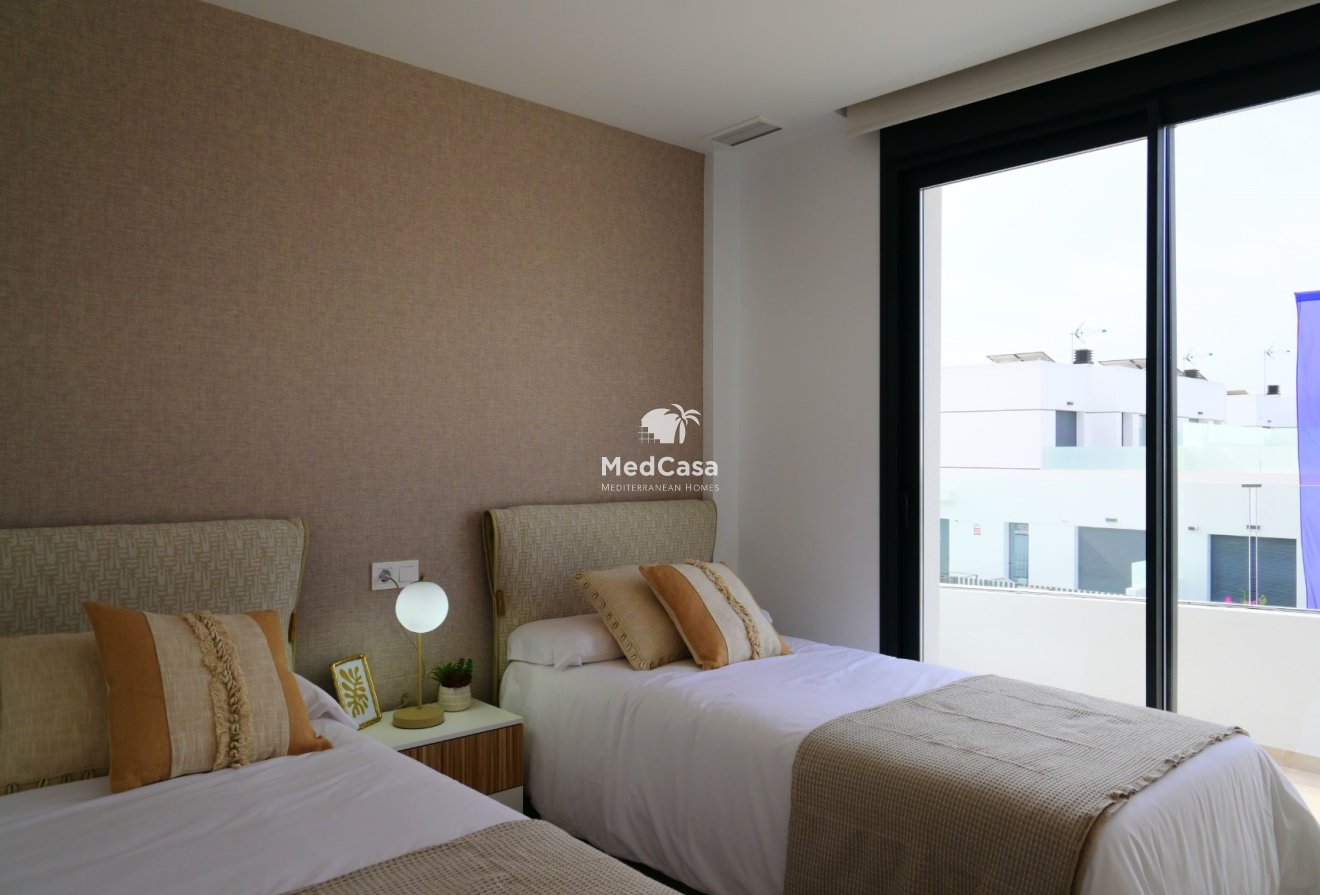 Obra nueva - Semi pareado -
Dolores