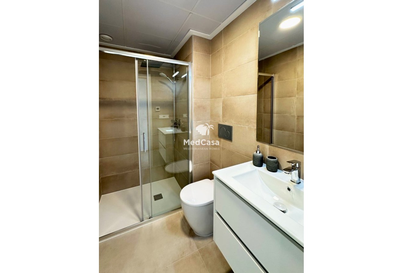 Obra nueva - Semi pareado -
Dolores