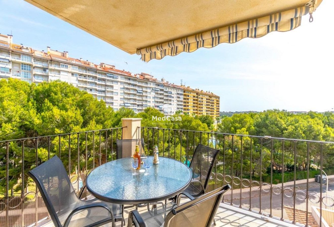 Resale - Apartment -
Orihuela Costa - Campoamor