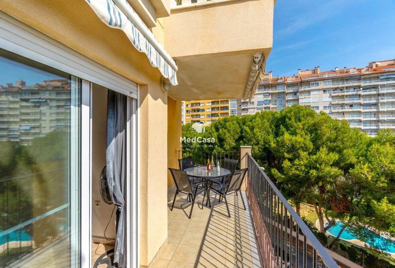 Resale - Apartment -
Orihuela Costa - Campoamor