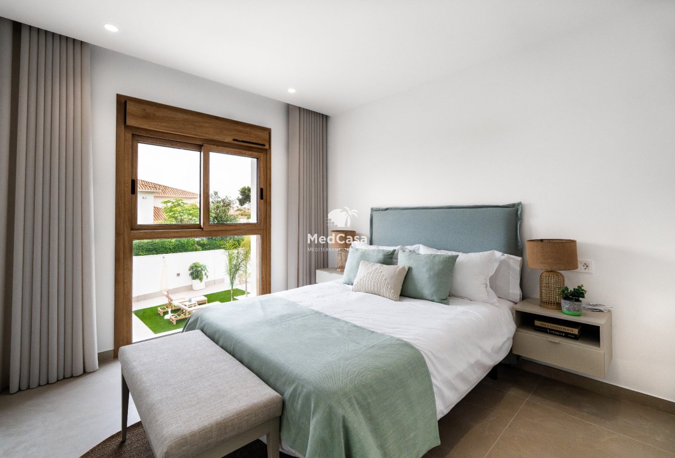 Obra nueva - Villa -
Alicante - Campoamor