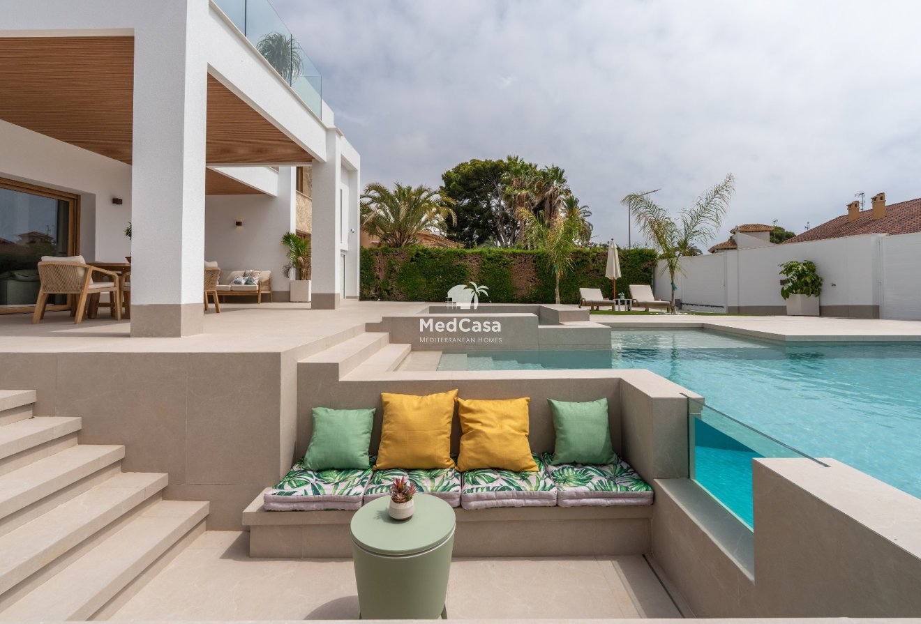 Obra nueva - Villa -
Alicante - Campoamor