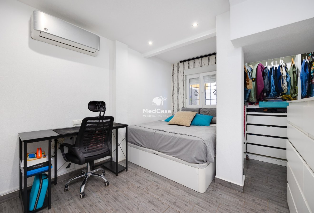 Segunda mano - Adosado esquina -
Guardamar del Segura - Guardamar