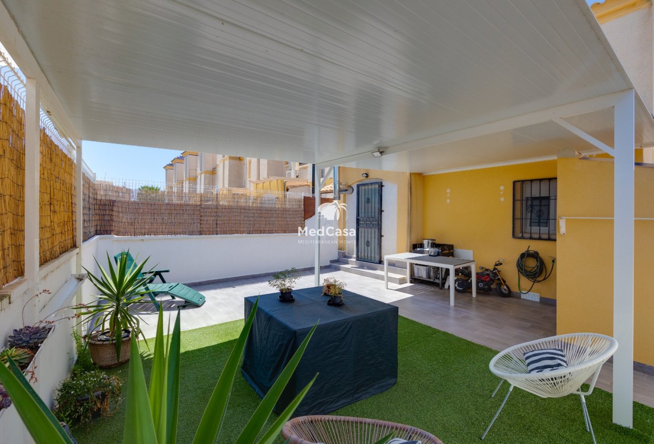 Segunda mano - Adosado esquina -
Guardamar del Segura - Guardamar