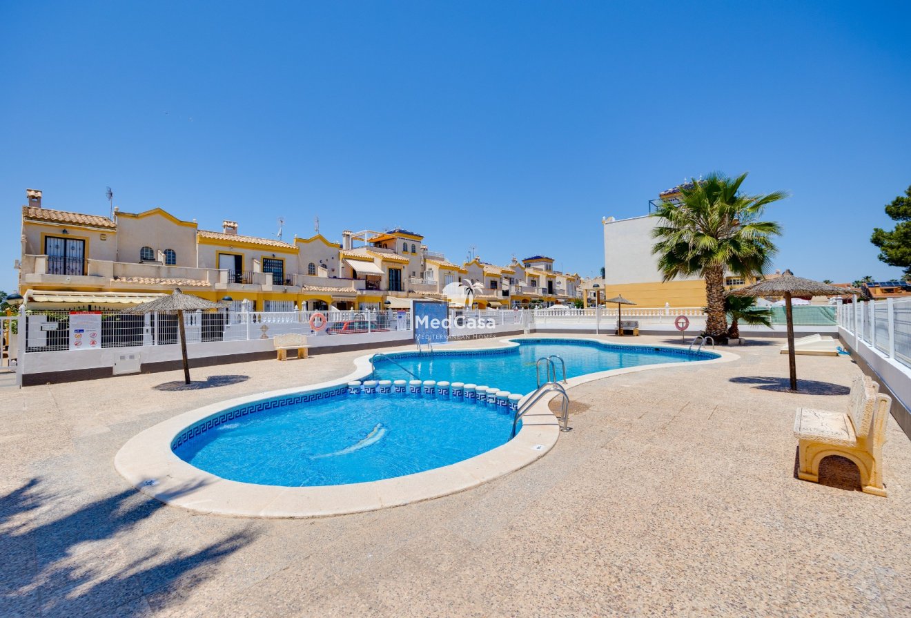 Segunda mano - Adosado esquina -
Guardamar del Segura - Guardamar