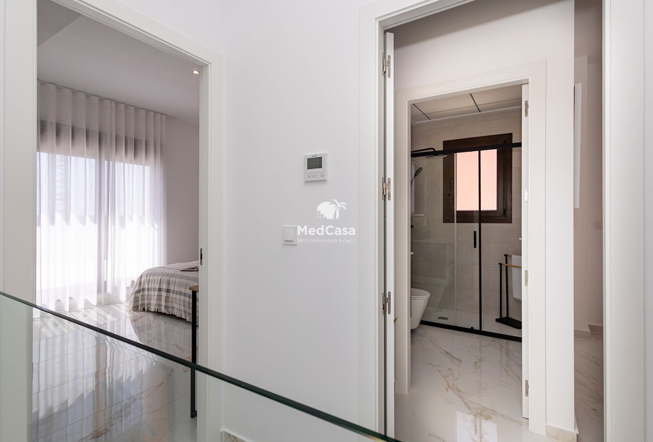 Obra nueva - Villa -
Polop de La Marina