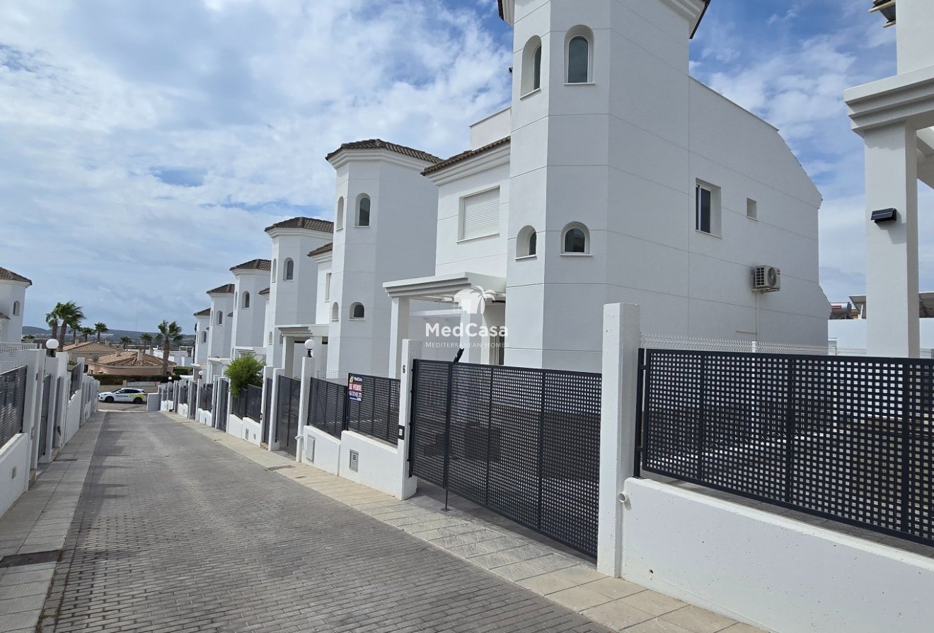 Obra nueva - Villa -
San Fulgencio - Urbanización La Marina