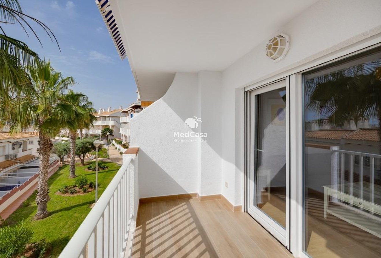 Resale - Apartment -
Orihuela Costa - Campoamor
