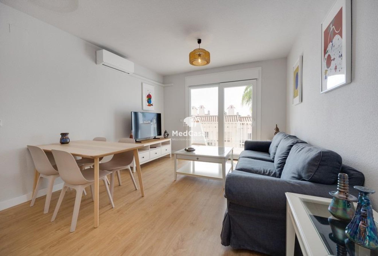 Resale - Apartment -
Orihuela Costa - Campoamor