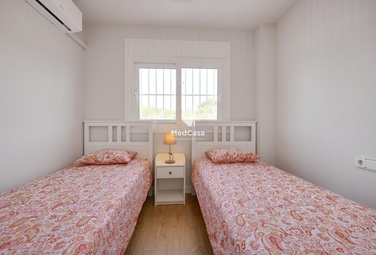 Resale - Apartment -
Orihuela Costa - Campoamor