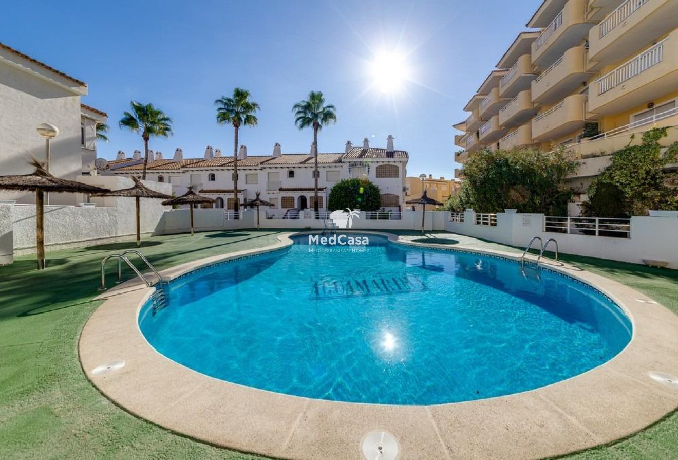 Resale - Apartment -
Orihuela Costa - Campoamor