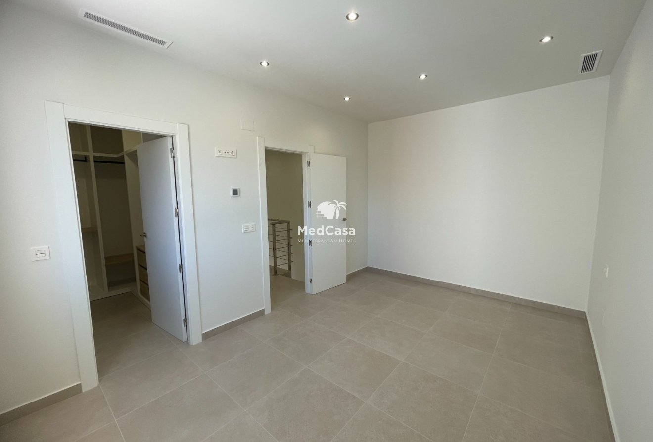 Obra nueva - Villa -
Las Heredades