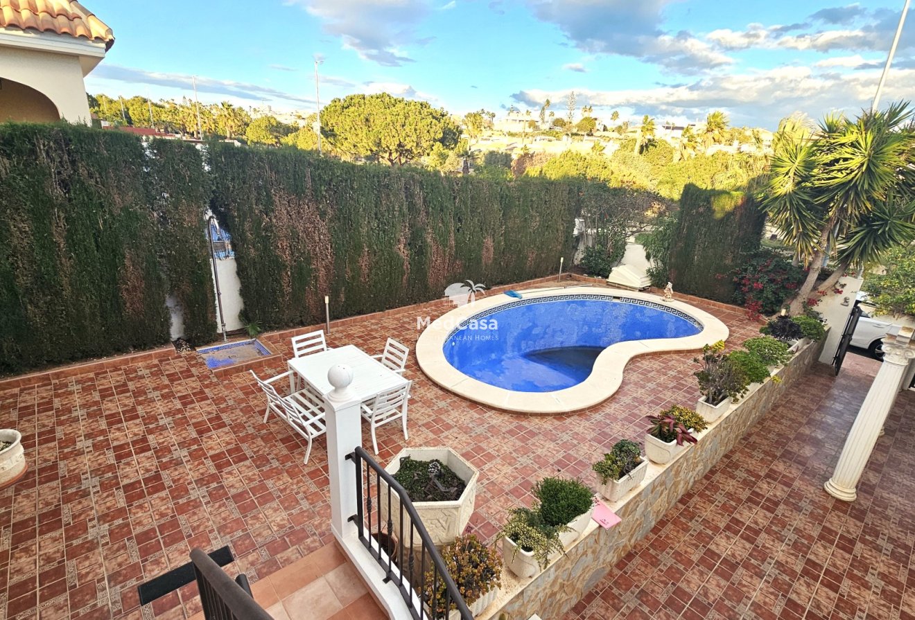 Segunda mano - Villa -
Ciudad Quesada