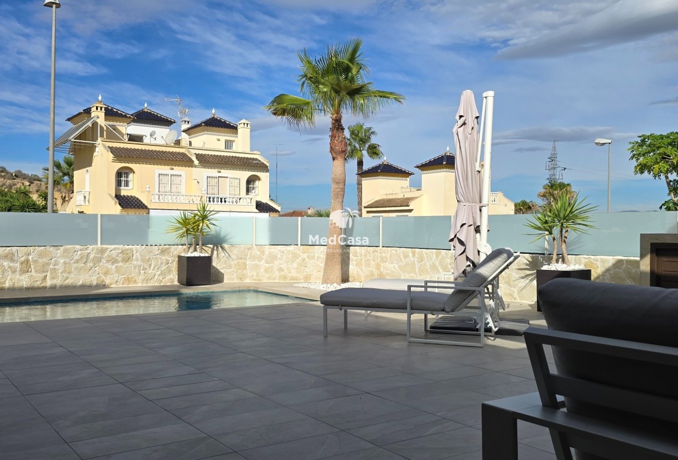 Obra nueva - Villa -
Rojales