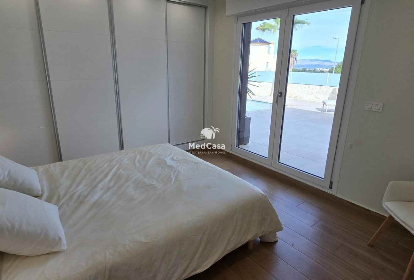 Obra nueva - Villa -
Rojales