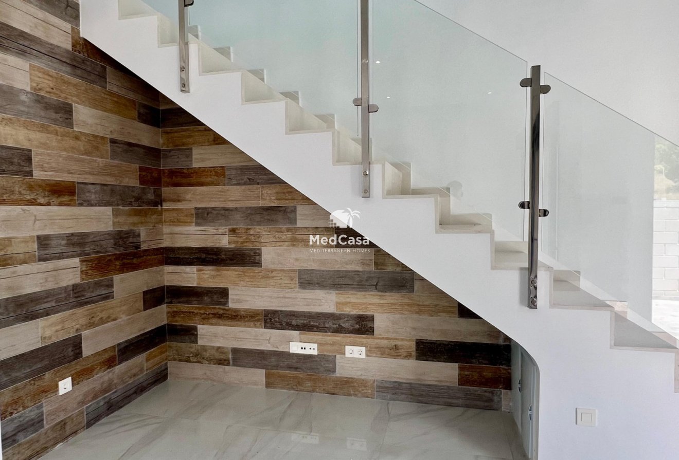 Obra nueva - Semi pareado -
Polop de La Marina