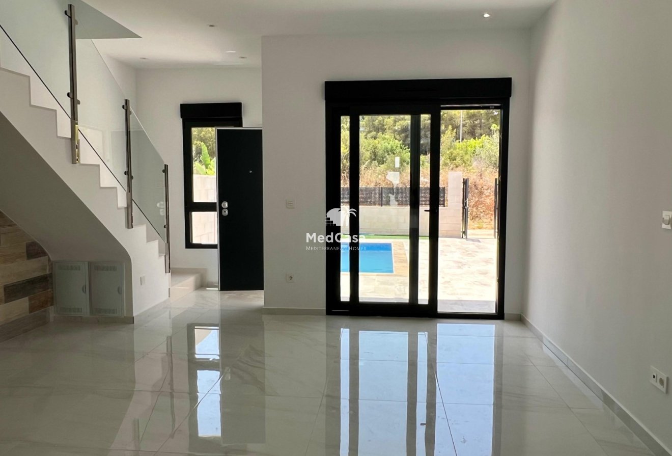 Obra nueva - Semi pareado -
Polop de La Marina