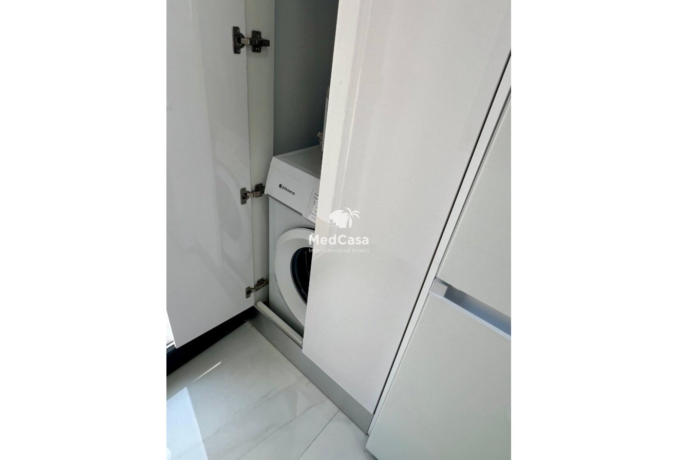 Obra nueva - Semi pareado -
Polop de La Marina