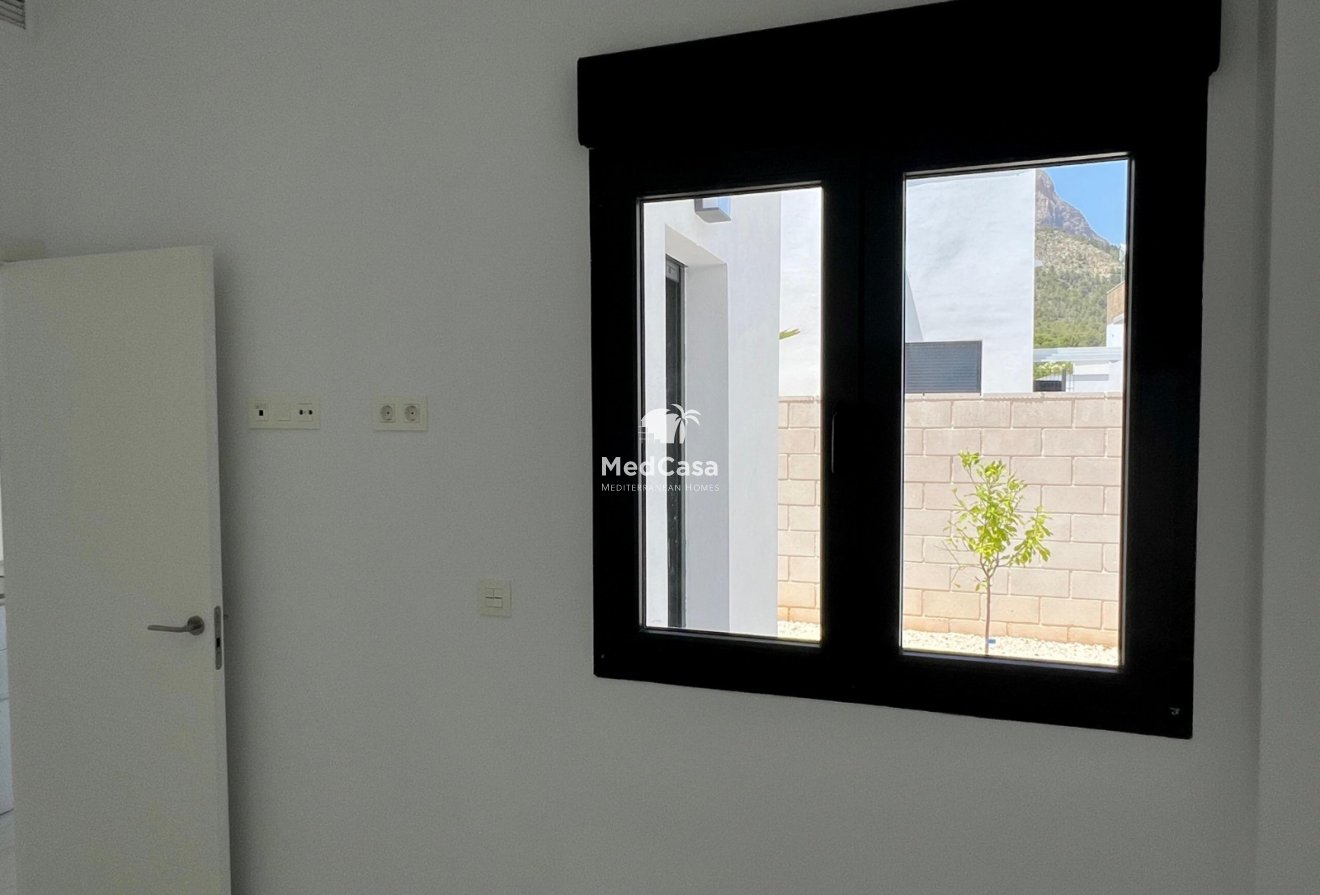 Obra nueva - Semi pareado -
Polop de La Marina