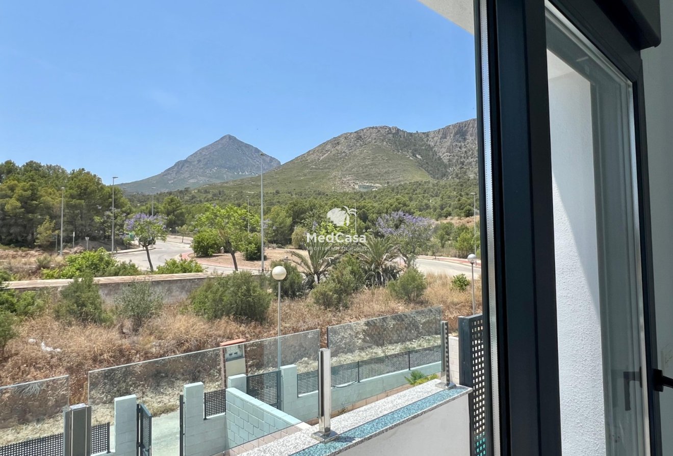 Obra nueva - Semi pareado -
Polop de La Marina