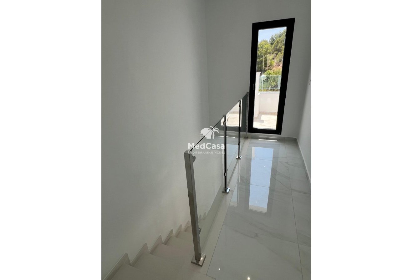 Obra nueva - Semi pareado -
Polop de La Marina