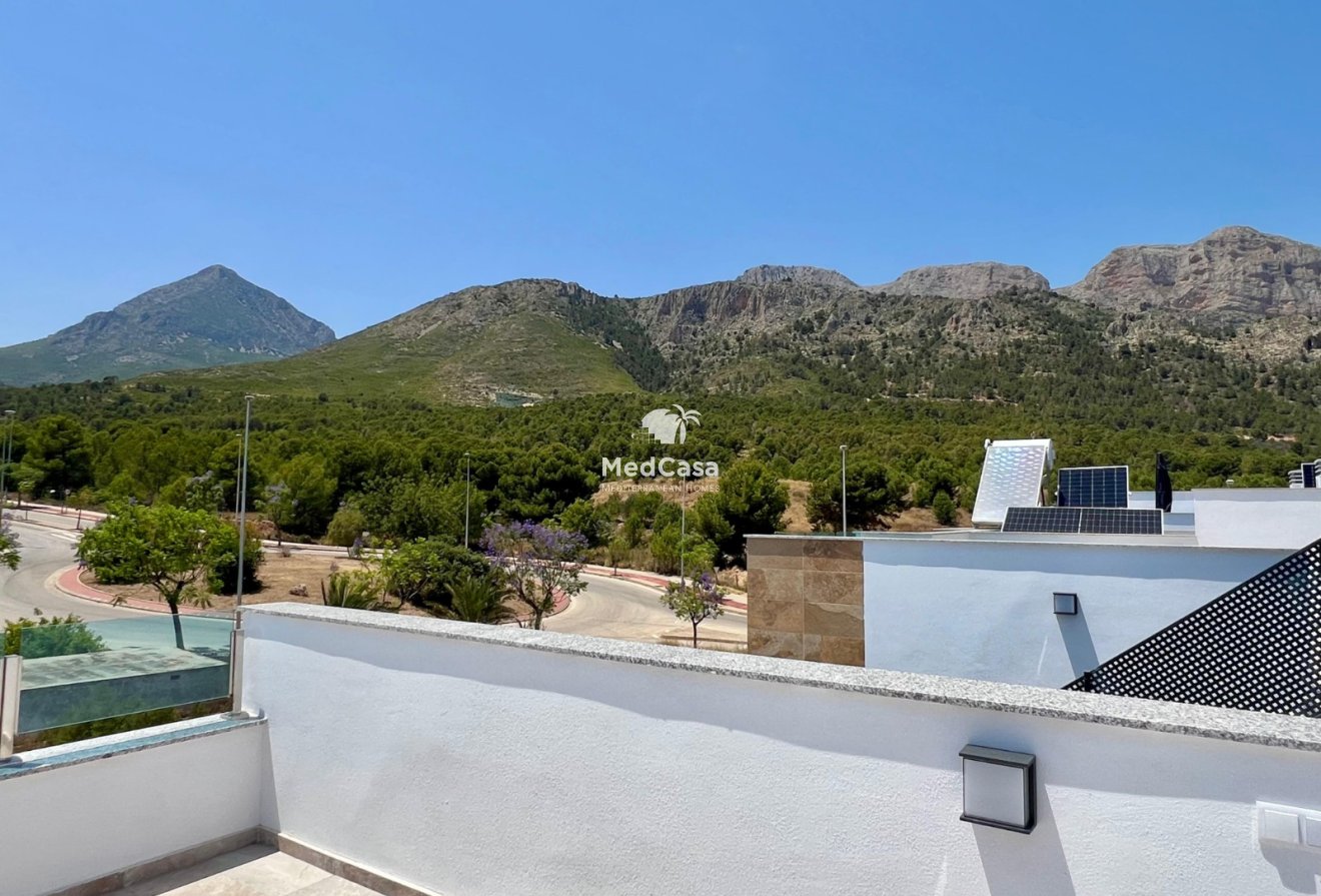 Obra nueva - Semi pareado -
Polop de La Marina